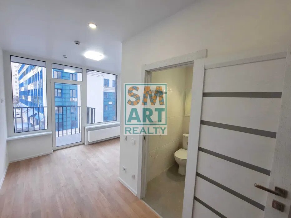 У Києві здають в оренду однокімнатну квартиру за мільйон: навіть меблів немає (фото)